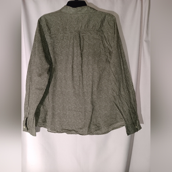 Old Navy Green Herringbone Button-Up Shirt - Picture 2 of 4